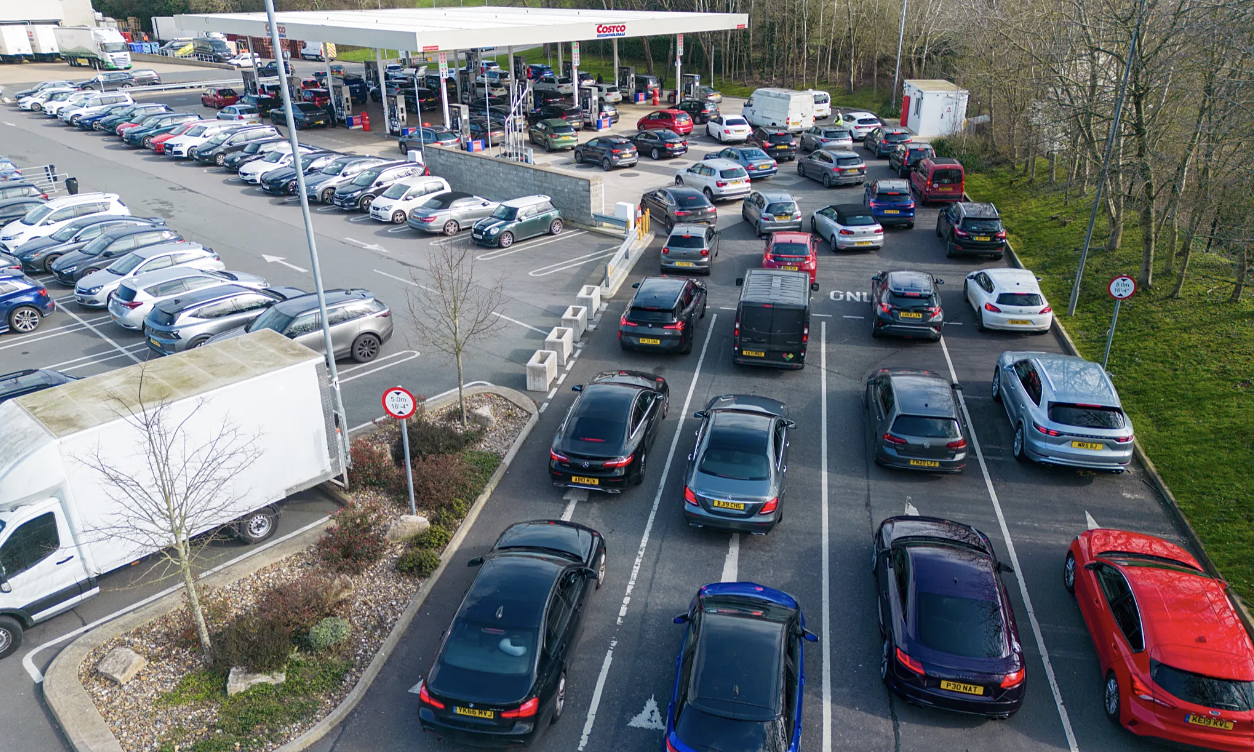 Britons, Australians queue for fuel amid fears of price hikes
