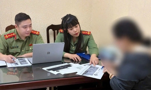 Fined for posting false information about "Hanoi People's Committee leader resigning"