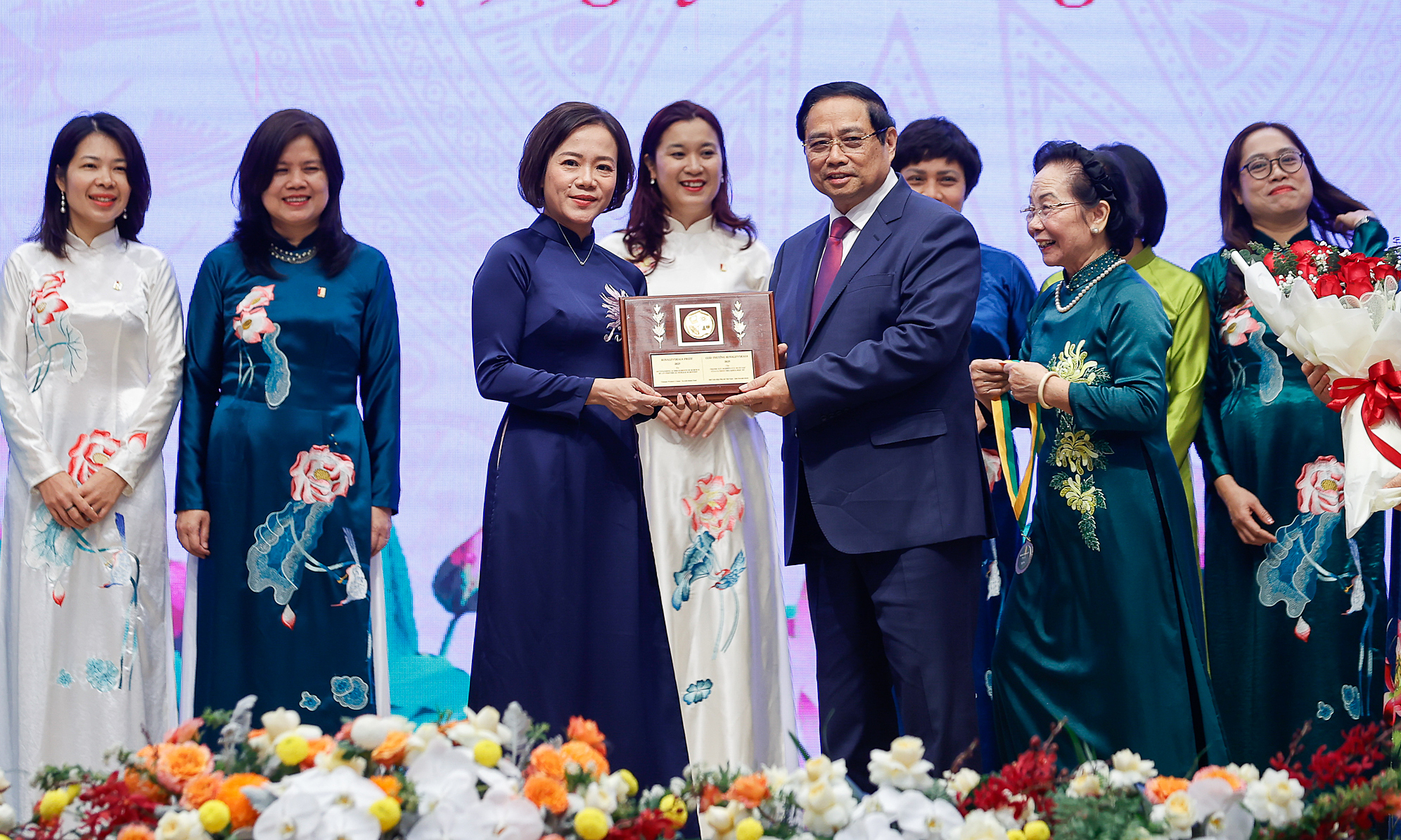 Professor Tran Thi Viet Nga receives Kovalevskaia award 2025