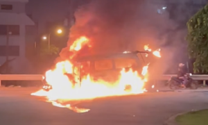 Car ablaze in front of residential area in Ho Chi Minh City