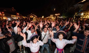 Thousands dance nightly in Dong Van ancient town