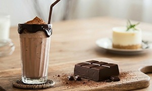 Does drinking cacao and eating chocolate cause insomnia?