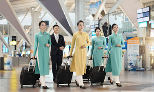 Vietnamese airlines recruit thousands of cabin crew