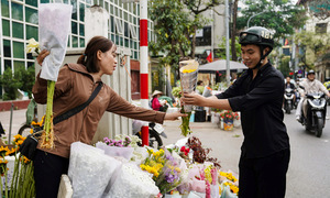 The burden of 'March 8th gifts' for Vietnamese men