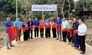 Inauguration of a bridge for over 1,600 residents in Son La's highlands