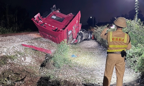 Police open criminal investigation into tractor-trailer that 'bypassed barrier' and was split in half by train