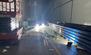 Warehouse ceiling collapse, four workers fall over 10 meters