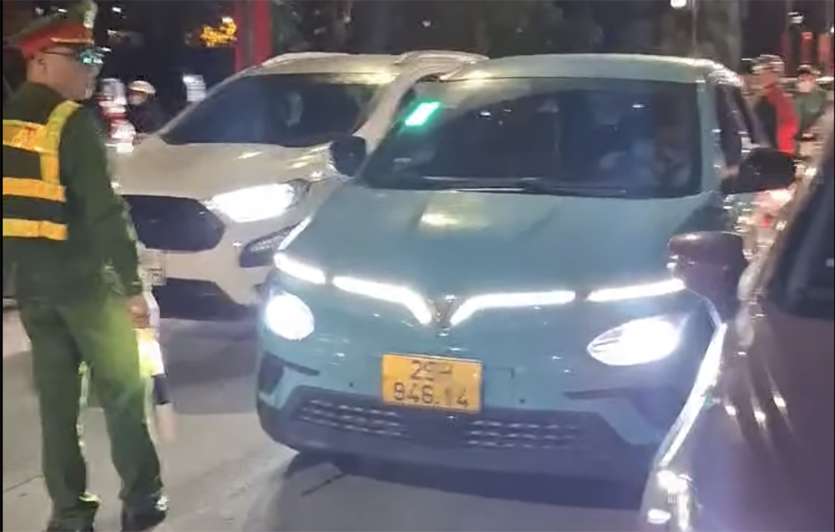 Drunk taxi driver causes accident