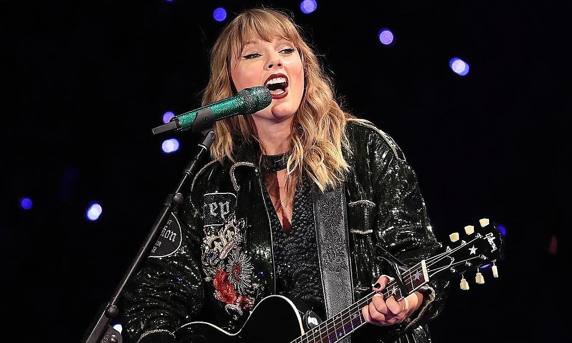 Taylor Swift's net worth reaches 2 billion USD