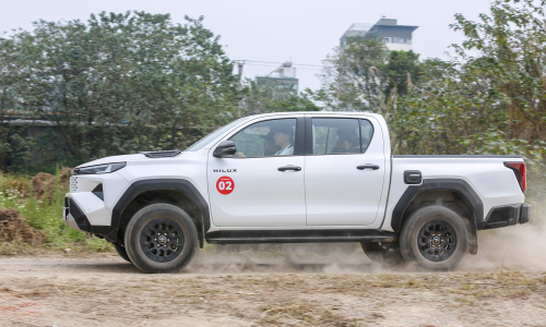 February pickup sales: Hilux surpasses Ranger for the first time