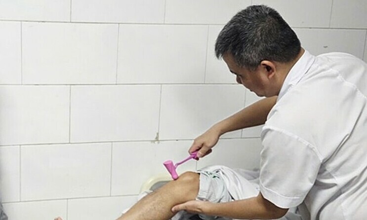 "Invisible" toxin in eel hospitalizes six tourists