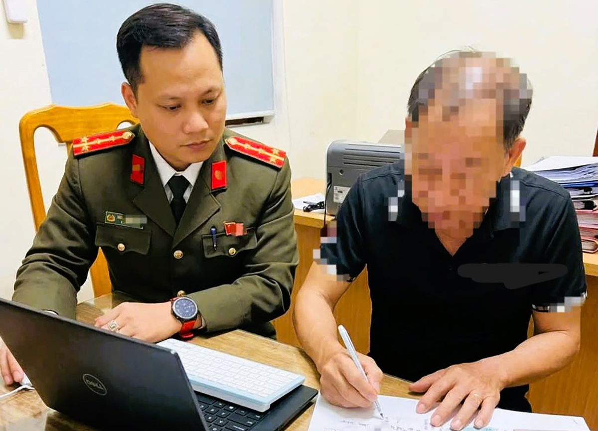 Two individuals fined for insulting people's council candidate