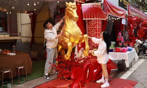 Lang Son residents spend hundreds of millions on feasts for strangers