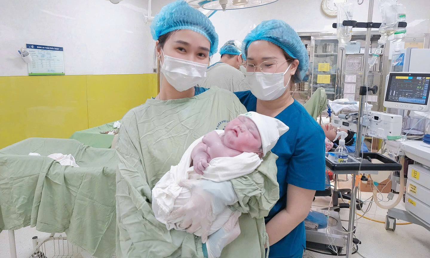 Baby boy born weighing almost 6 kg