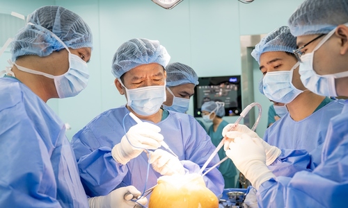 Stair climbing habit leads to 32-year-old's knees aging like 70