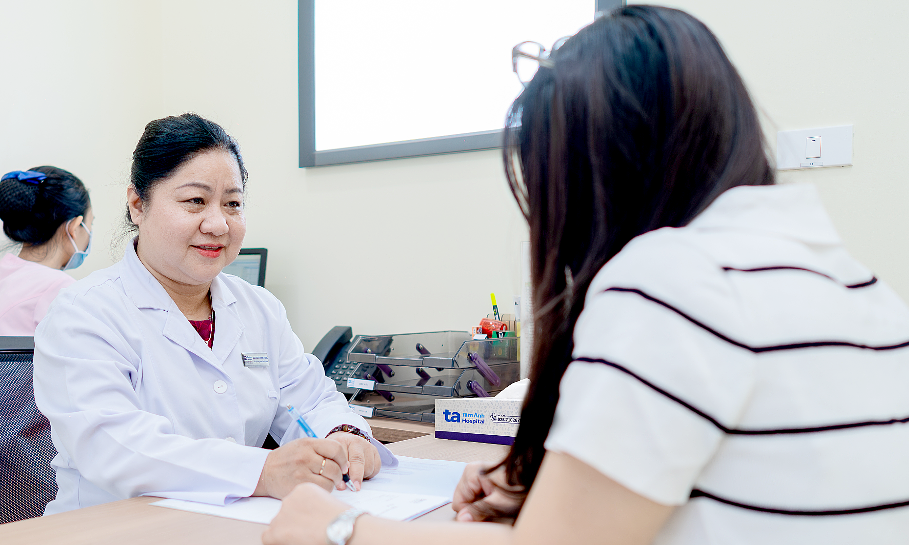 When to seek examination for vaginitis during pregnancy?