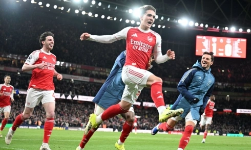 16-year-old talent helps Arsenal move closer to premier league title