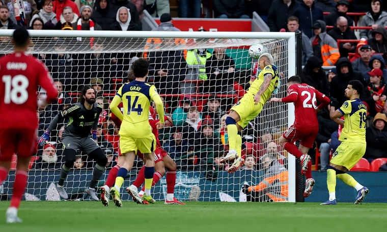 Carragher: 'Tottenham looked like a big team because Liverpool were so bad'