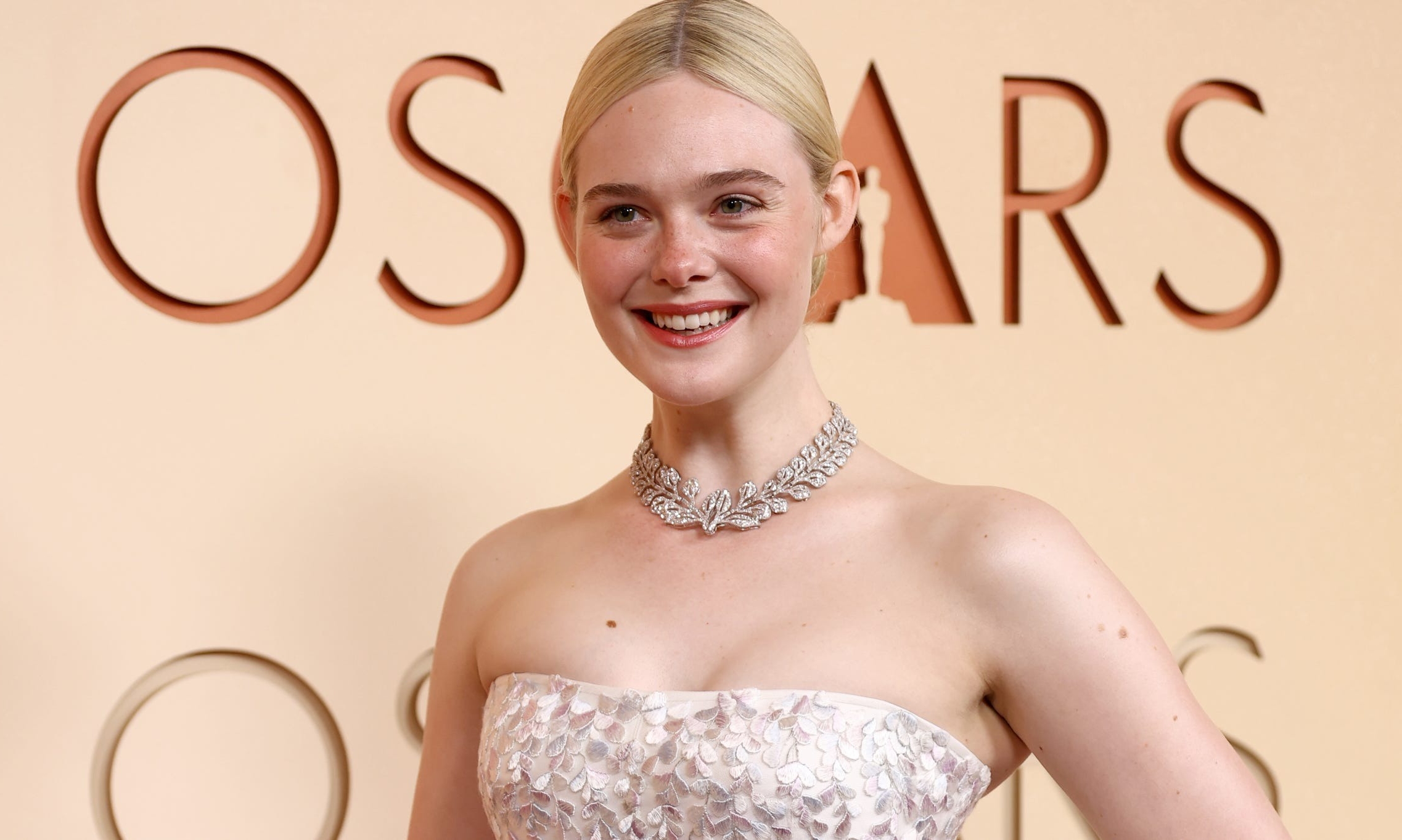 Hollywood beauties gather on the Oscar red carpet