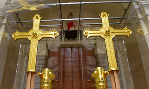 Two 400 kg gold-plated crosses to be installed on Notre Dame Cathedral