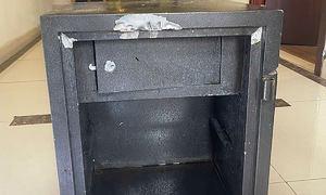 Teen breaks into relative's apartment, steals 5,3 taels of gold