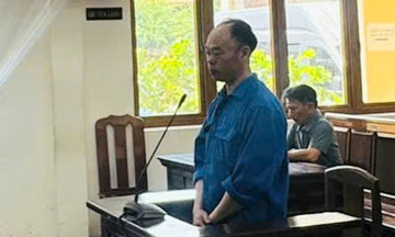 Doctor attacks colleague over 'slander'