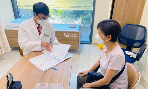 Yellow eyes caused by a genetic disorder