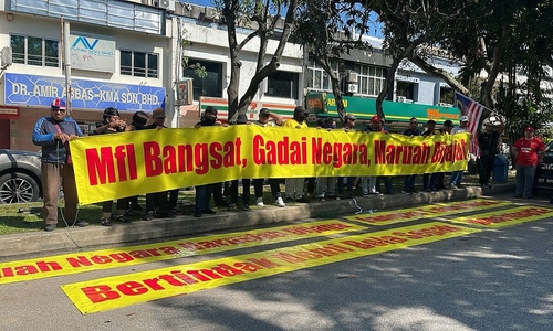 Malaysian fans protest naturalization fraud