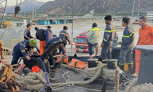 Three dead in cargo ship's hold anchored at Ca Na port