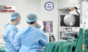 Eyeball retraction technique removes deep orbital tumor