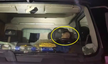 Truck driver fined for sleeping on expressway