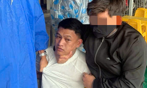 Elderly woman fights off robber with knife in field