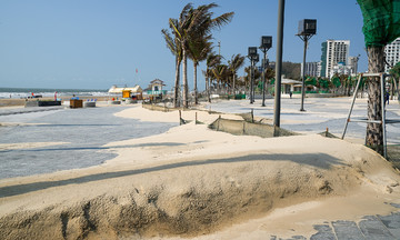 Sand encroaches on trillion-VND park in Vung Tau