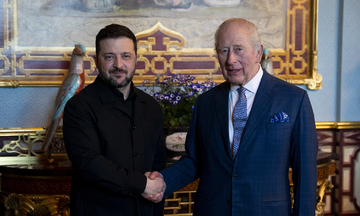 Zelensky gifts King Charles an iPad displaying Ukraine's battlefield situation