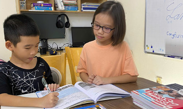 How a 9-year-old 'mini-teacher' captivates with self-taught English