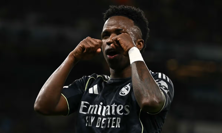 Vinicius feigns crying to mock Man City fans
