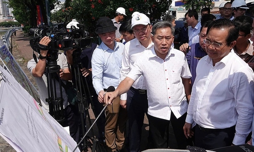 HCMC chairman: "Project of a few kilometers divided into 8 packages is too spread out"