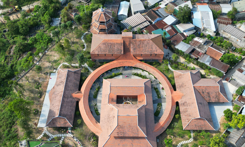 The 300-year-old pagoda with distinctive circular corridor architecture in Hue