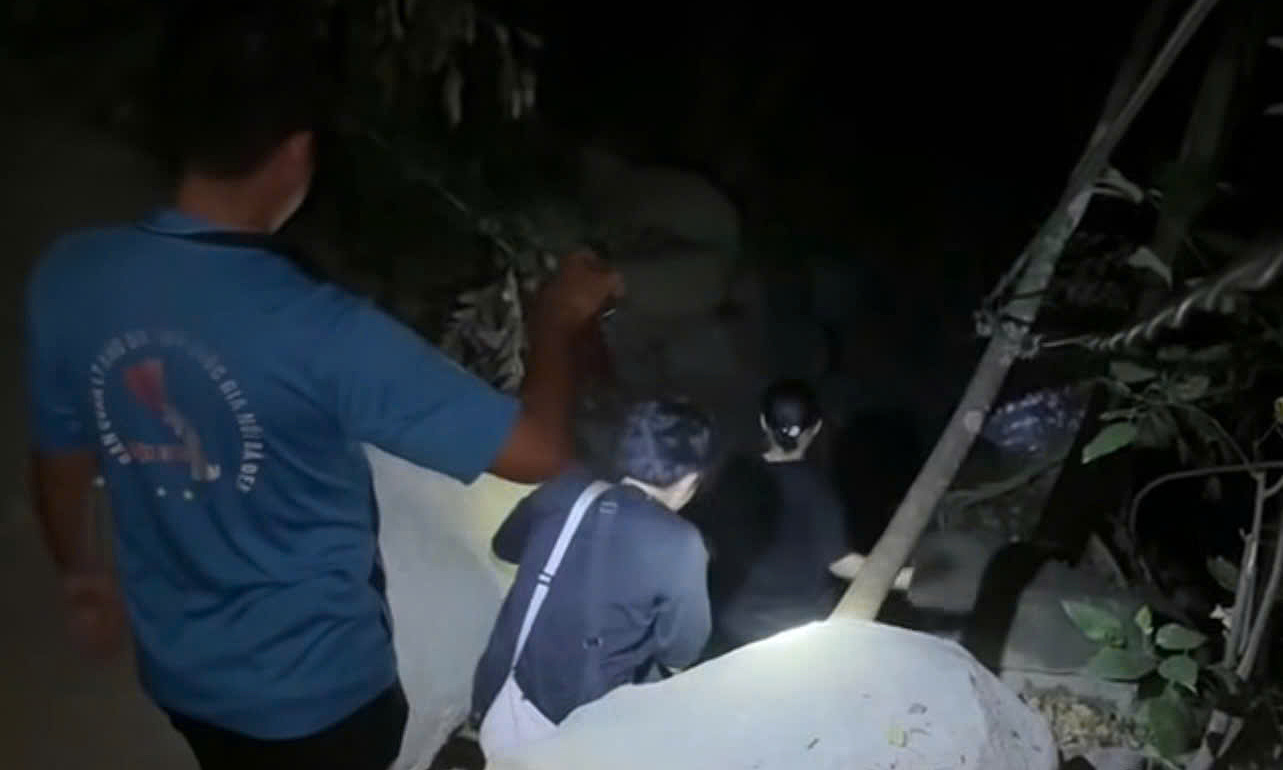 Tourists repeatedly encounter incidents while climbing Ba Den Mountain