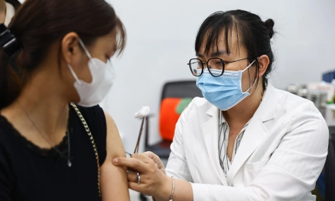 Individuals experiencing fatal adverse events after vaccination may receive over 100 million dong in compensation