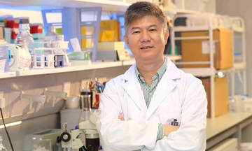 Top university professor receives 5,000 USD to secure master's admission