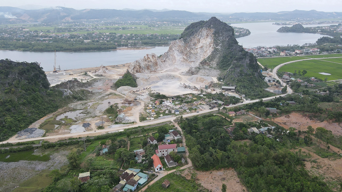 Quarry blast pierces roofs of multiple homes