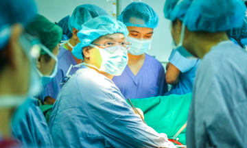 Vietnam's first domino organ transplant