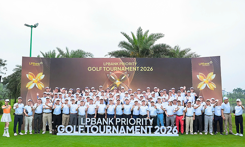 LPBank organizes golf tournament series for priority customers