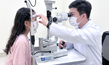 Is ingrown eyelashes dangerous for children?