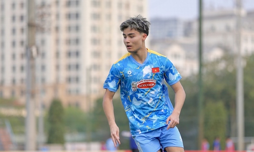 Vietnamese-diaspora striker determined to stay in Europe, not yet considering V-League