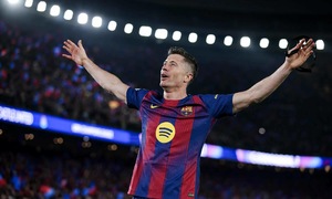 Lewandowski breaks a Messi record