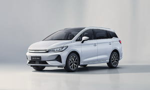Practicality of the BYD M6 electric vehicle