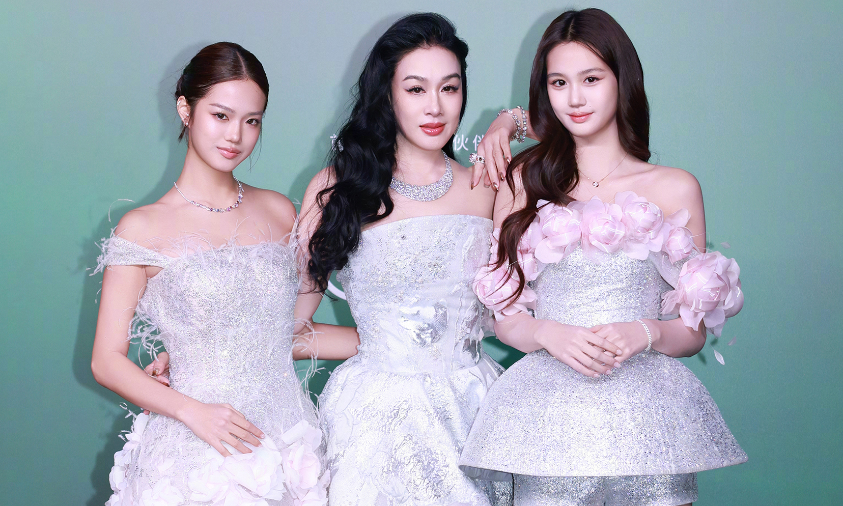 The beauty of actress Chung Le De's daughters