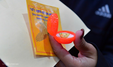 Gold price drops another one million dong